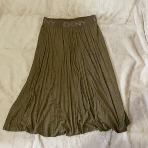 Midi green skirt